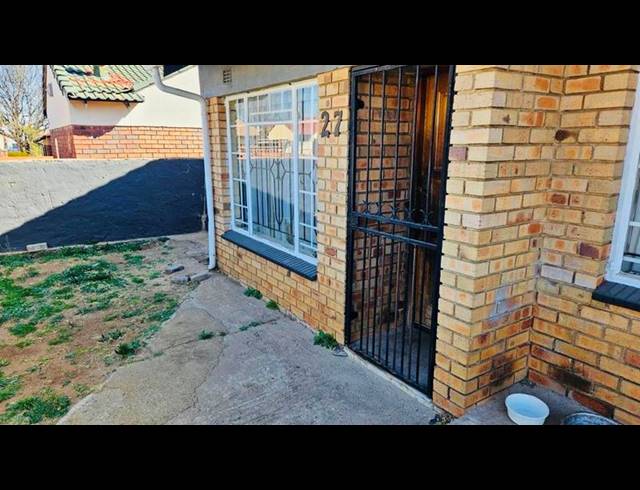 3 BEDROOM HOUSE FOR SALE IN NEWCLARE